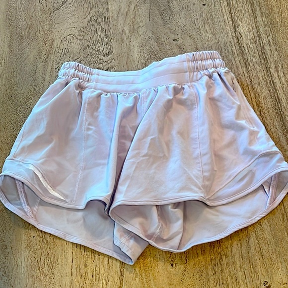 Lululemon short 2 tall - Picture 1 of 3